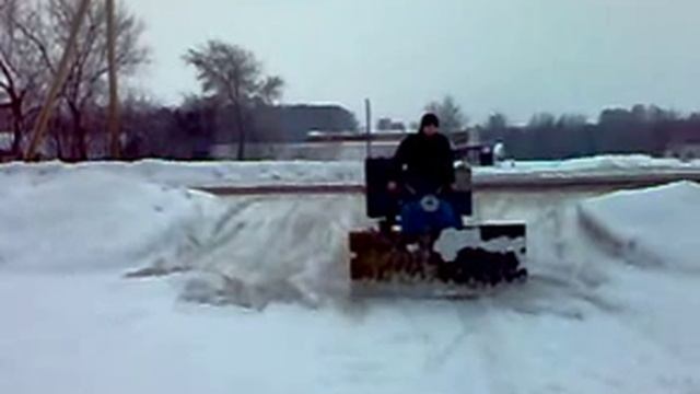 МУРАВЕЙ ЧИСТИТ СНЕГ 3 смотреть онлайн