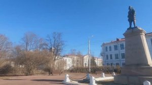 Архангельск, Прогулка к памятнику Петру 1   как на купюре 500 руб