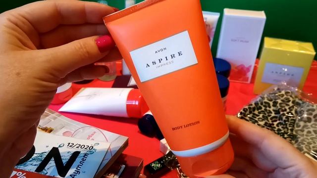 Эйвон / Большая распаковка, четыре коробки, из двух каталогов с новинками, призами и сюрпризами