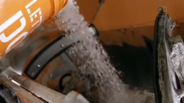 Кухонная столешница из пивных бутылок “Сделано из вторсырья“ смотреть онлайн