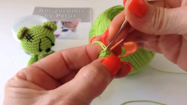 Oso en crochet para muñeca María amigurumis by Petus (English subtitles) смотреть онлайн