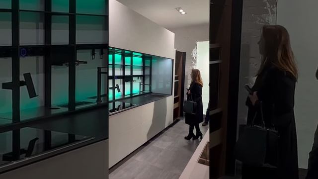 Итальянская кухня за 11 млн рублей! Купили бы? А вообще идея для кухни-гостиной отличная.