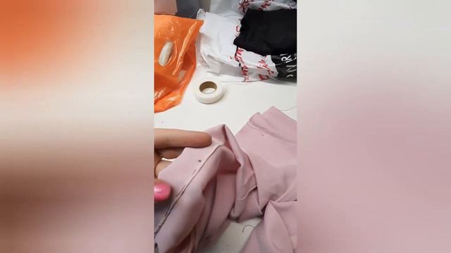 Обработка низа брюк с воланом по боковому шву.