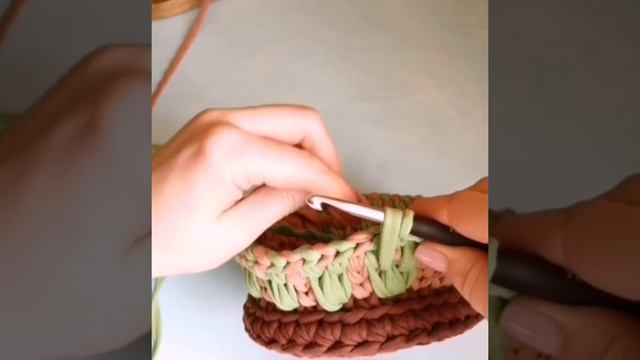 Вязаная корзина крючком из трикотажной пряжи | Crochet basket смотреть онлайн