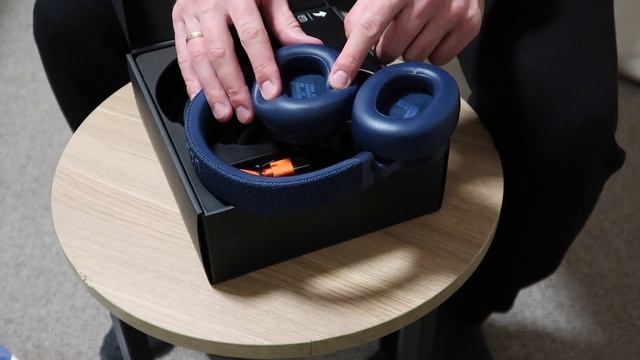 Умные наушники JBL Live 660NC смотреть онлайн