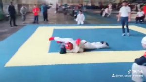 Бросок прогибом на соревнованиях