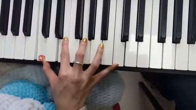 Как сыграть аккорд C на пианино смотреть онлайн