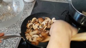 Горячая Фунчоза вам надо это попробовать .