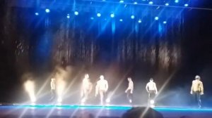 Шоу под дождем))))Сочи.Зимний Театр)))