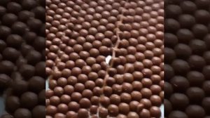 Как делают киндер сюрприз