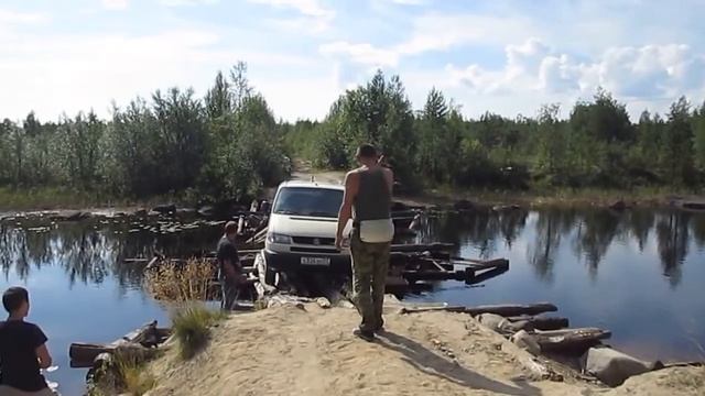 Карелия-2013.Преодоление моста по зимней дороге на Энгозеро смотреть онлайн