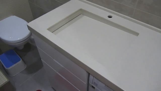Раковина со щелевым сливом над стиральной машинкой