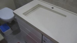 Раковина со щелевым сливом над стиральной машинкой