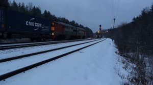 Скрещение грузовых поездов на станции Кеб. 2ТЭ116-1091 и 2ТЭ116У-0189