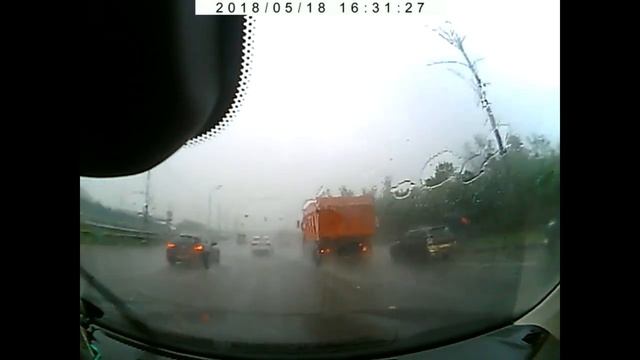 Несколько минут на авто по грозовой Москве смотреть онлайн