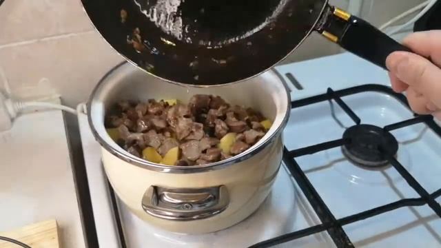 Куриные желудки тушеные с картофелем