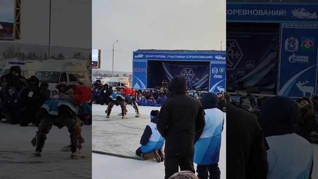 Финальная национальная борьба / День оленевода в городе Надым 2022 смотреть онлайн