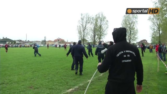 Фенове на Локо Сф и Чепинци нахлуха на терена смотреть онлайн