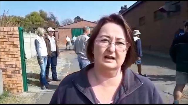 Farmers and workers unite against Lekwa Municipality in Standerton смотреть онлайн