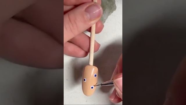 Дизайн маникюра на Хэллоуин - глаза