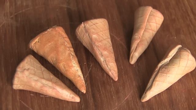 ICE CREAM CONE - Polymer Clay Charm - How To | SoCraftastic смотреть онлайн