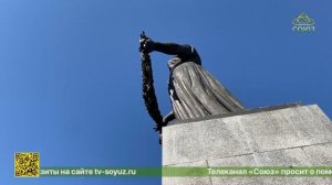 Церемония возложения венков на Пискаревском мемориальном кладбище Санкт-Петербурга