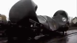 Вагон-цистерна всмятку. Как это возможно?