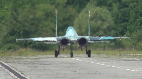 Военные летчики нанесли удары по системам ПВО условного противника в Калининградской области