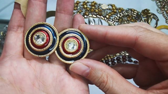 85. Интересные находки в смешанном лоте с винтажной бижутерией. Новая распаковка смотреть онлайн