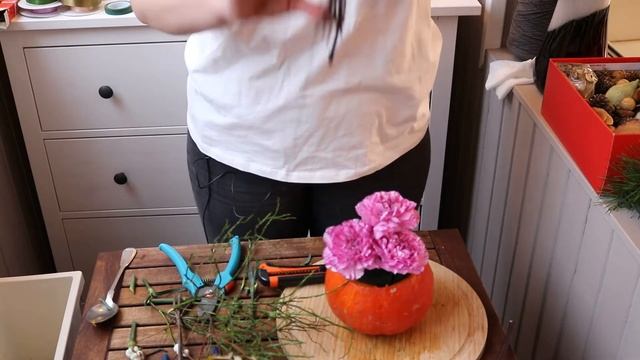 Композиция с тыквой и гвоздиками смотреть онлайн