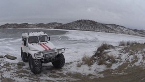 Вездеход ТРЭКОЛ-39445D. По тонкому льду Байкала.