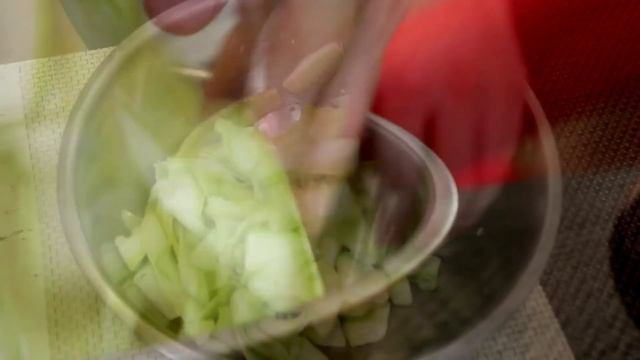 Кабачки маринованные слайсами | Как замариновать кабачки быстро -- Голодный Мужчина, Выпуск 109