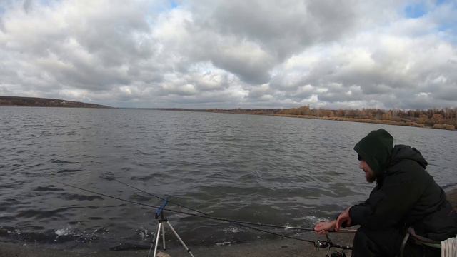 ФИДЕР. Рыбалка на ФИДЕР поздней осенью.Травянское водохранилище смотреть онлайн