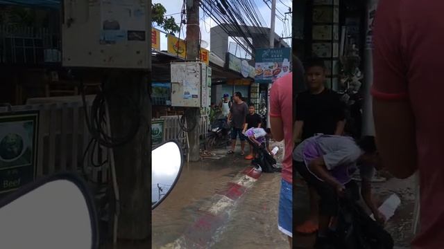 ПОСЛЕДСТВИЯ ТАЙФУНА! РЫБАЛКА В ТАЙЛАНДЕ! Самуи Рыба на дороге смотреть онлайн