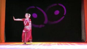 Стилизованный индийский танец Vande Mataram (танец, посвящённый Земле)