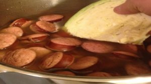 Тушеная капуста с колбасой в мультиварке