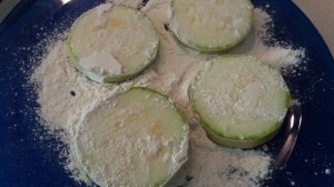 Жаренные кабачки с чесноком и любистоком