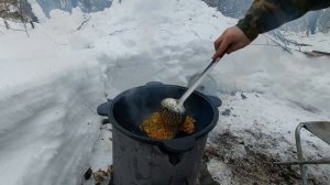 Вкуснейшая солянка в казане на костре! Лесная кухня!