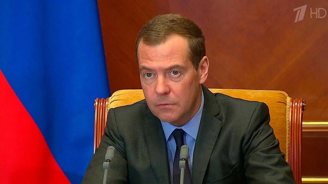Дмитрий Медведев: В России в 2017 году будет отремонтировано пять тысяч километров дорог