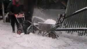 Погрузка снегоуборщиком