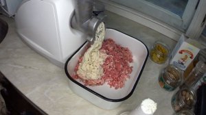 Жарю котлеты и другая рутина.