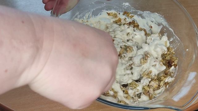 Беру стакан кефира и фарш, готовлю ленивые беляши, чтобы не возиться с тестом и лепкой.