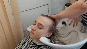 Простой массаж кожи головы