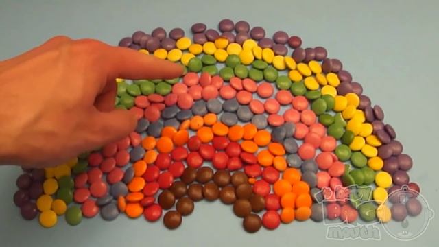 Learn Colours with a Smarties Rainbow & Surprise Nesting Eggs! Opening Surprise Eggs & Kinder Egg смотреть онлайн