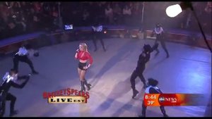 Britney Spears - Womanizer Live