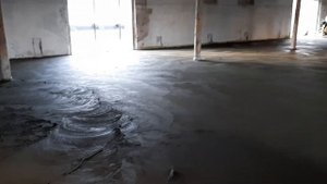 Затирка бетонного пола в зернохранилище.