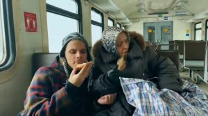 Бабушка внук и электричка