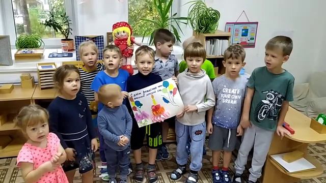 Дети группы №2 "Звездная" поздравляют детский сад "Школа Рыцарей и Принцесс" с Днем Рождения!