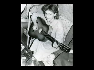 ЕЛЕНА КРЕТОВА "Я в последний раз куплю себе ботинки..."