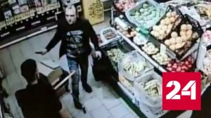 В Петербурге неадекватный покупатель полоснул ножом продавца в магазине - Россия 24